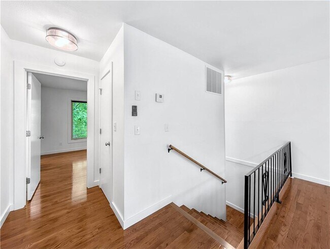 Building Photo - 1 Mellor Ct
