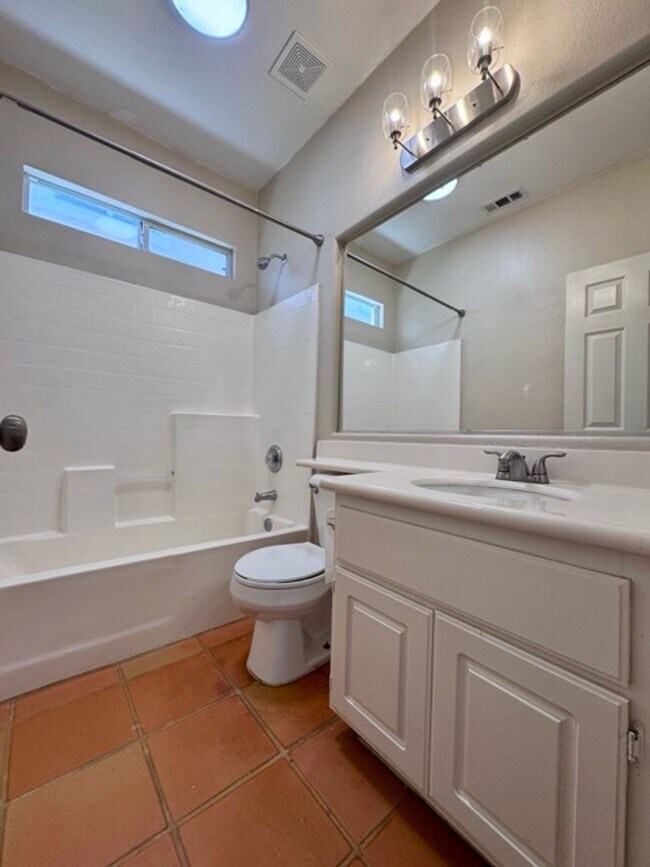 Building Photo - Beautiful 4 Bedroom + Office Home for Lease