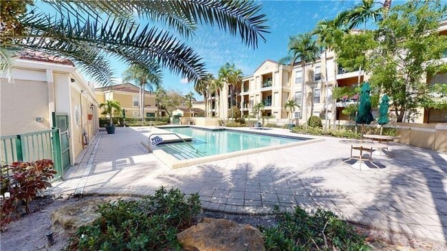 Building Photo - 833 Riverside Dr
