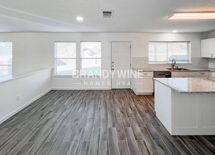 Building Photo - 1343 Prairie Dr