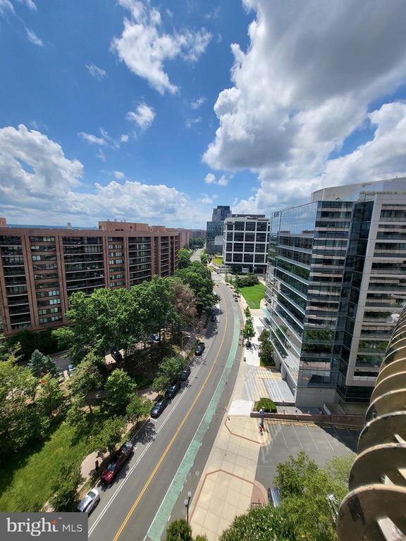 Building Photo - 1300 Crystal Dr