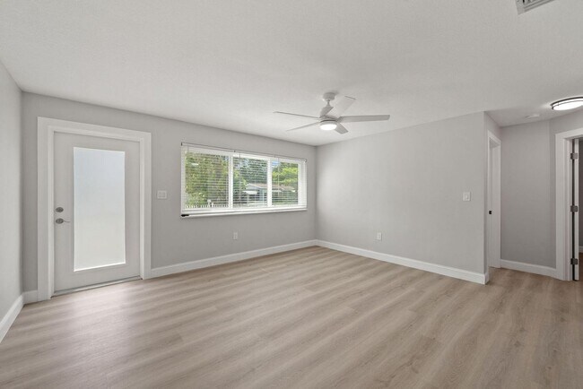 Building Photo - 2071 W Carol Cir