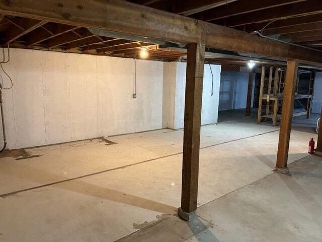 Building Photo - 6310 Abraham Dr