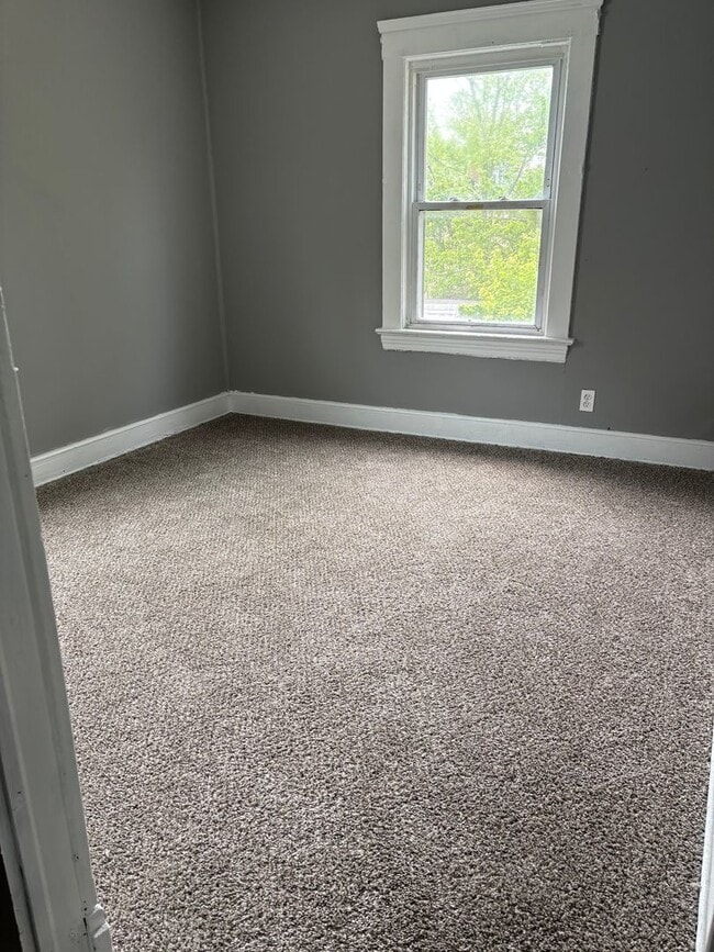 Building Photo - Charming 3-bedroom home, ready for you!