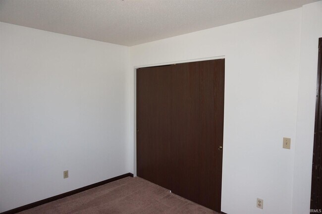 Building Photo - 617 Villa Park Ct