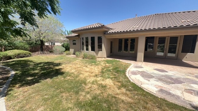 Building Photo - This Gorgeous Home is in the Tonaquint Ter...
