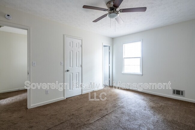 Building Photo - 582 Downing St