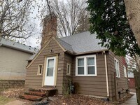 Building Photo - Freshly updated 3 BR/2 BA Single-Family Ho...