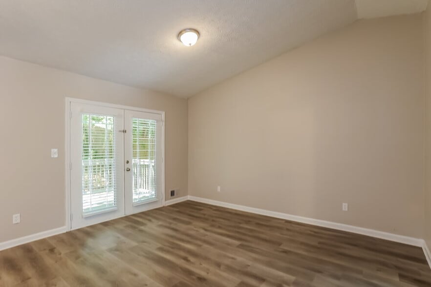 Building Photo - 392 Doeskin Ln SE