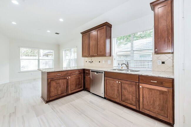 Building Photo - 130 W Stockbridge Landing Cir