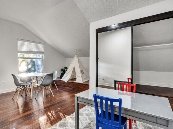 Building Photo - 2523 Watts St