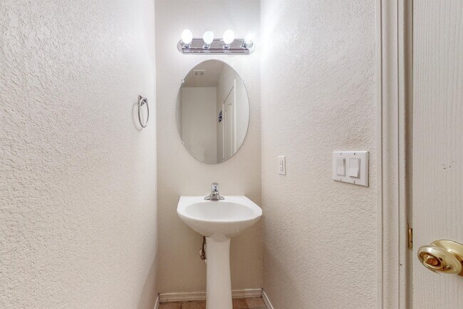 Building Photo - 6512 Los Pueblos Pl NW