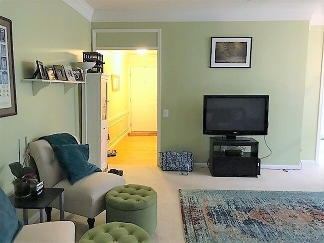 Building Photo - Beautiful Top Floor 2 Level 2 Bed 2.5 Bath Condo In Sought After Kingsgate Community