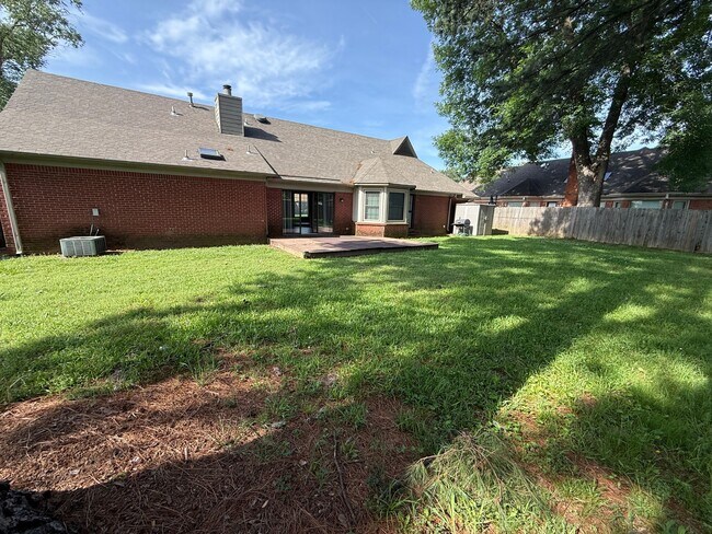 Building Photo - 8142 Creekside Cir S
