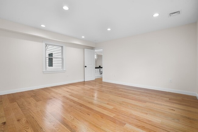 Building Photo - 653 Chestnut St