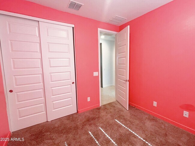 Building Photo - 2239 W Donner Dr