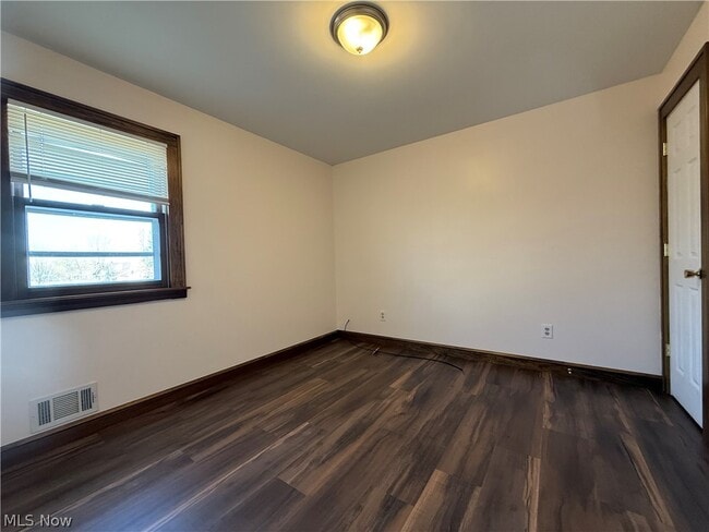 Building Photo - 9405 Bancroft Ave