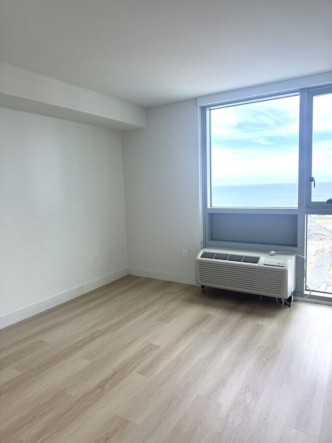 Building Photo - Ke Kilohana - Renovated High Floor 3 Bedroom 2 Bath 2 Parking in Ward Village