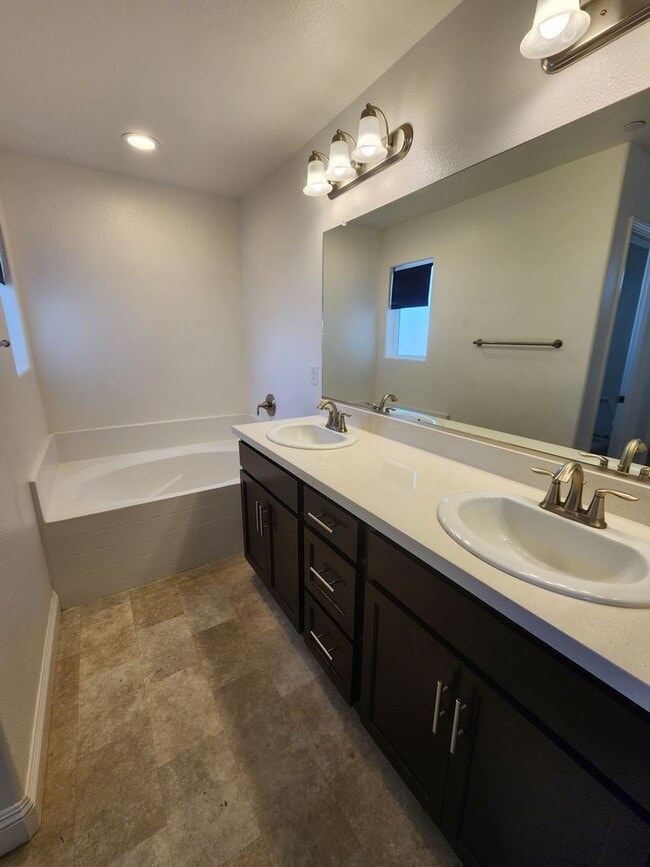 Building Photo - 231 Ninos Dr