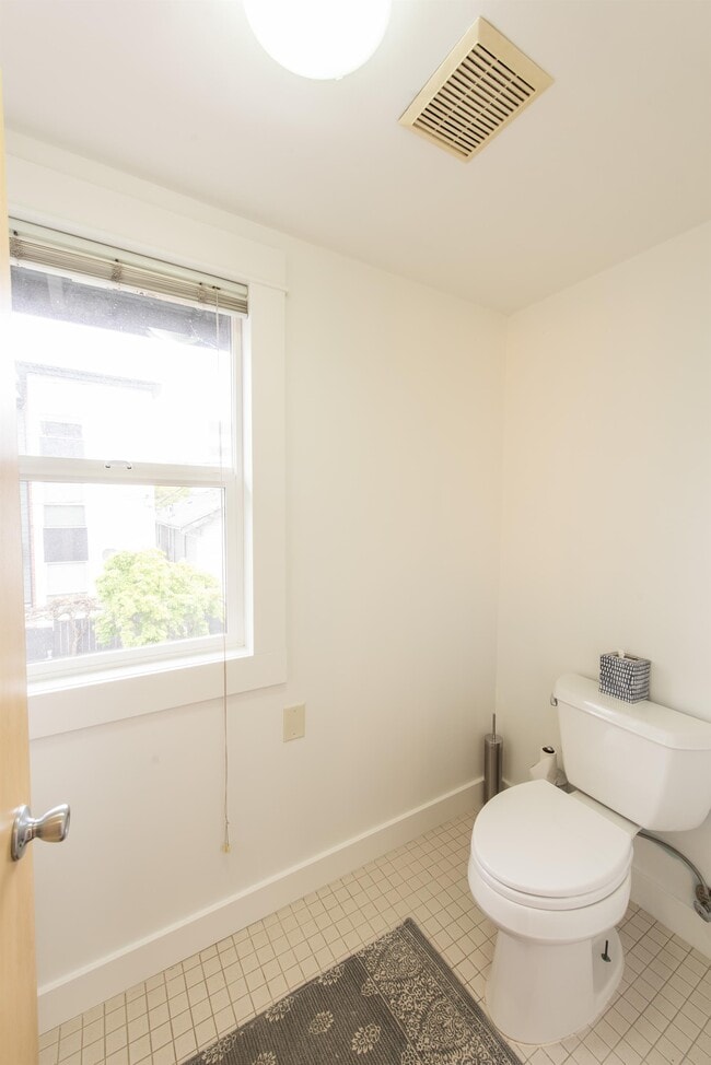 Building Photo - 1208 E Barclay Ct