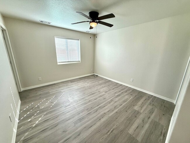Building Photo - Modern 3 Bed, 2 Bath Home with Open Floor Plan & New Flooring – Fort Mohave- Available Now!