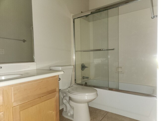 Building Photo - Immaculate Golf Community Home