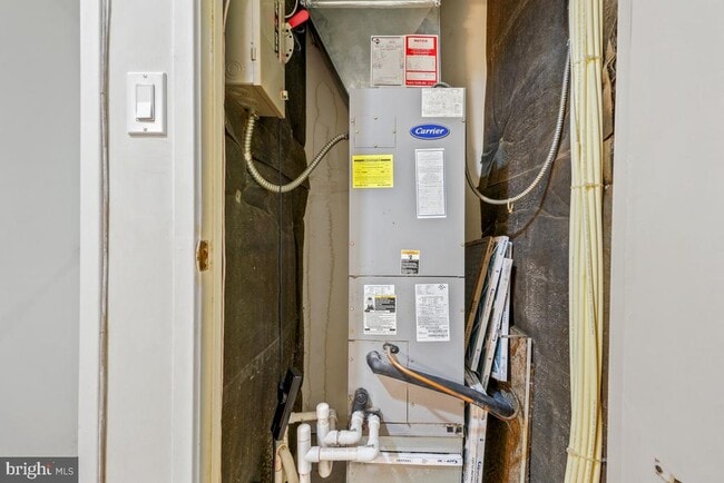 Building Photo - 5904 Mt Eagle Dr