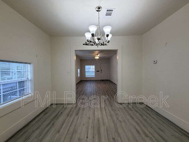 Building Photo - 3014 Rosalie St