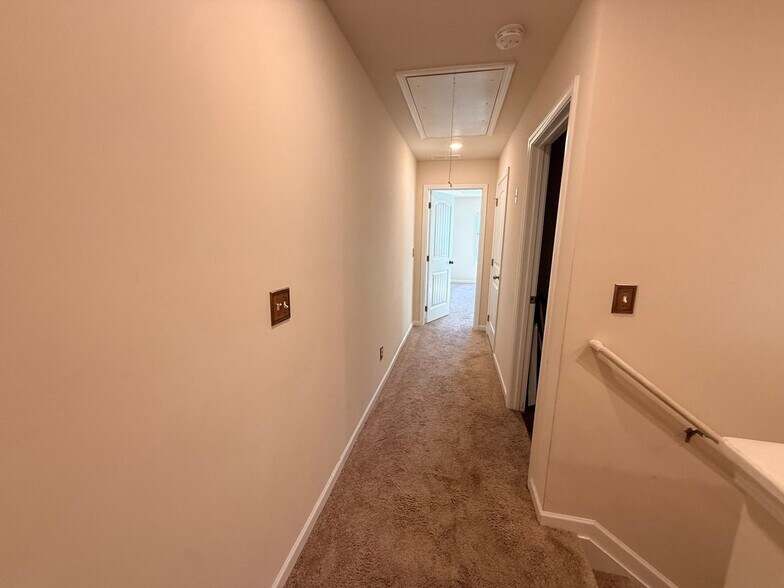 Building Photo - 532 Ruths Dr