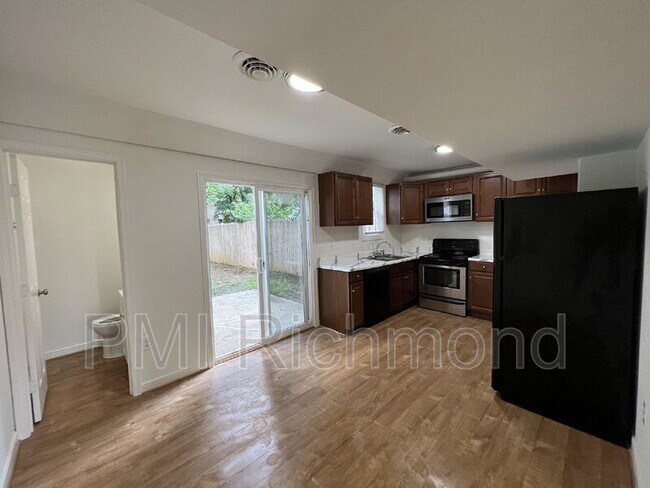 Building Photo - 307 Cedarwood Rd