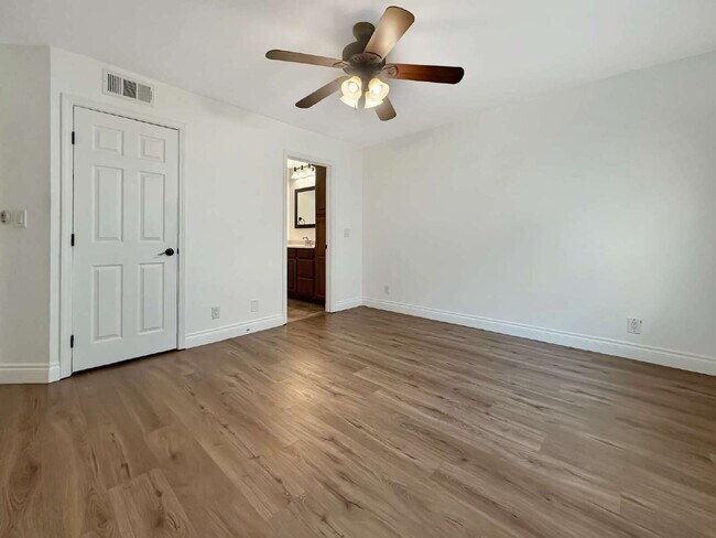 Building Photo - Beautifully Updated Lower-Level Condo with...
