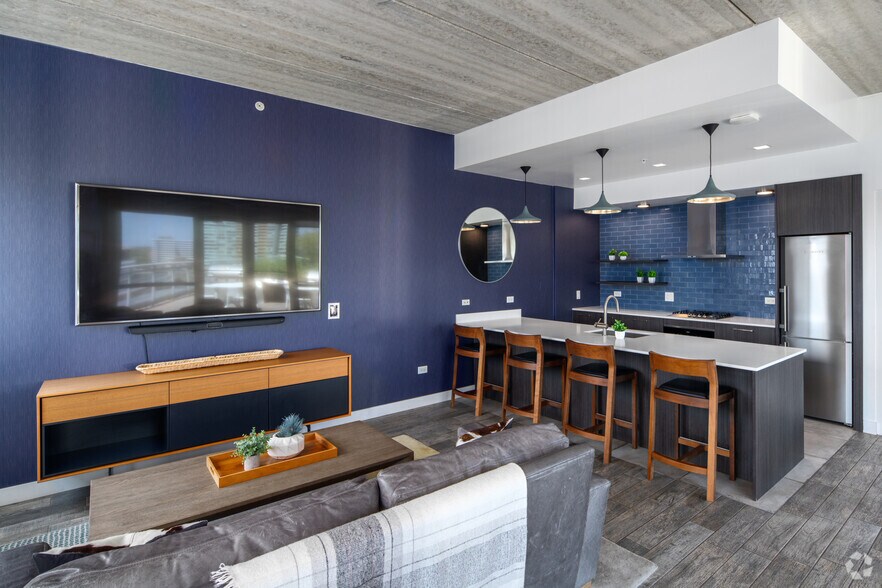 Resident Lounge - The Rhapsody at Davis Station