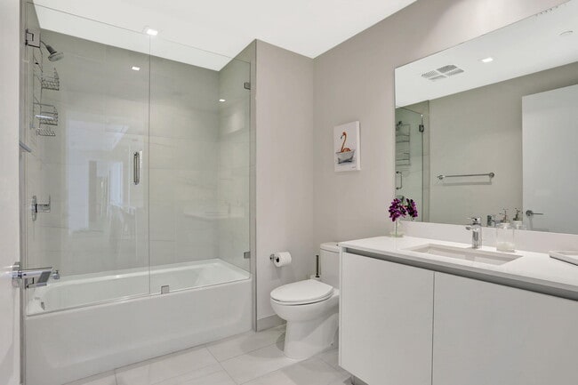 Building Photo - 1116 N Ocean Blvd