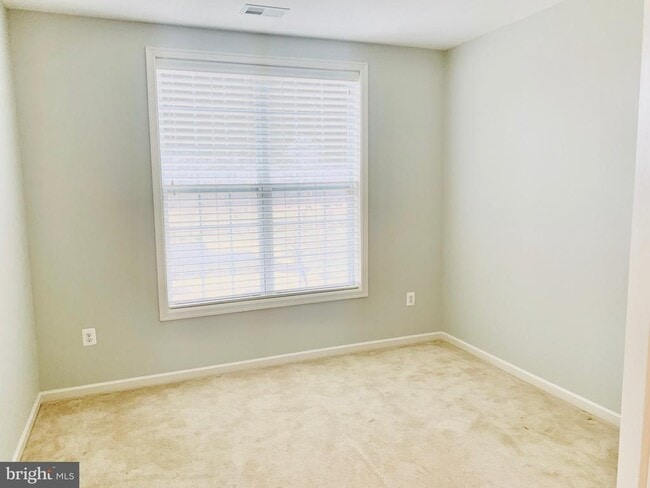 Building Photo - 23548 Hopewell Manor Terrace