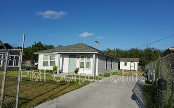 Building Photo - 2934 Carver Dr