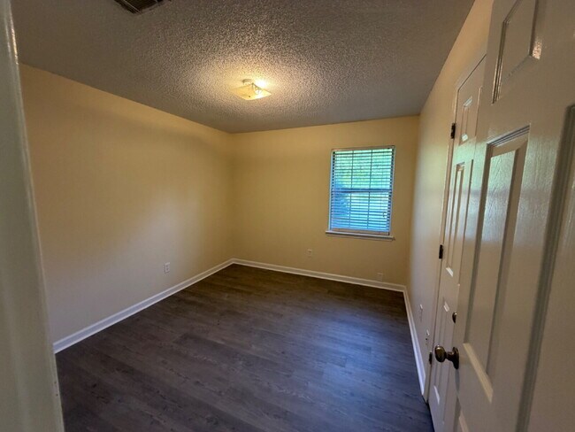 Building Photo - House for Rent