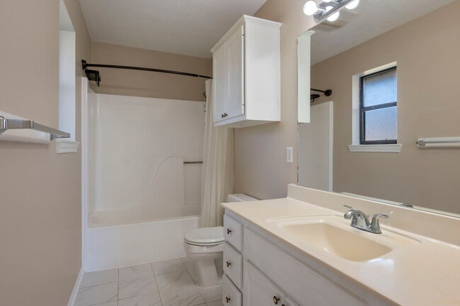 Building Photo - 3250 Callie Cir