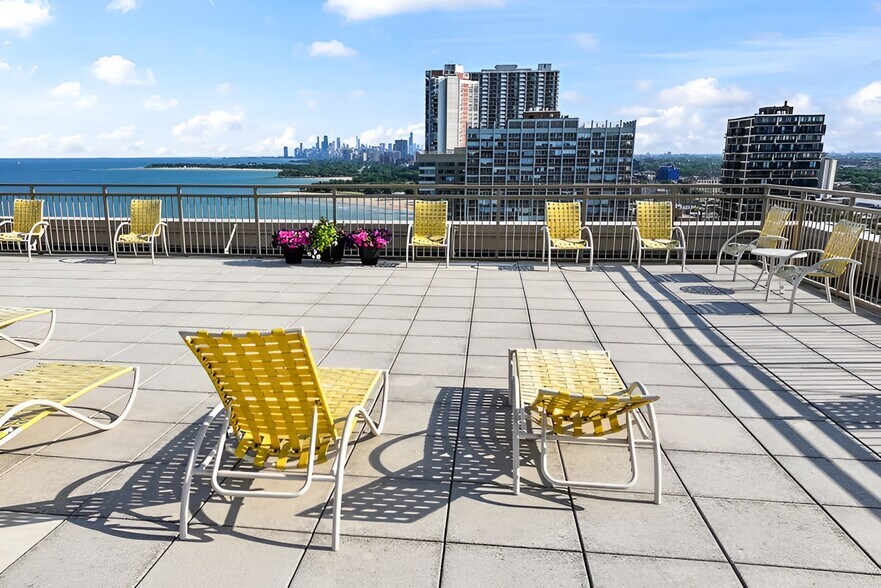 Sundeck - 6301 N Sheridan Rd