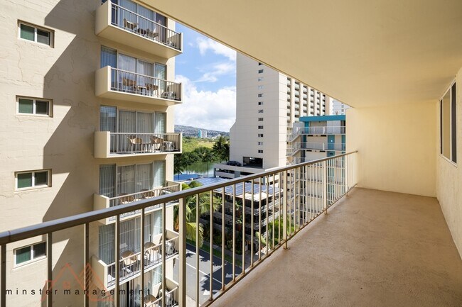 Building Photo - 440 Lewers St