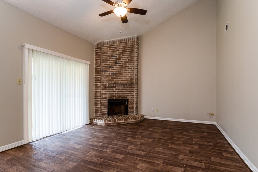 Building Photo - 15238 Bedford Glen Dr