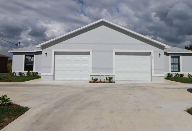 Primary Photo - 3/2 Duplex newer waterfront