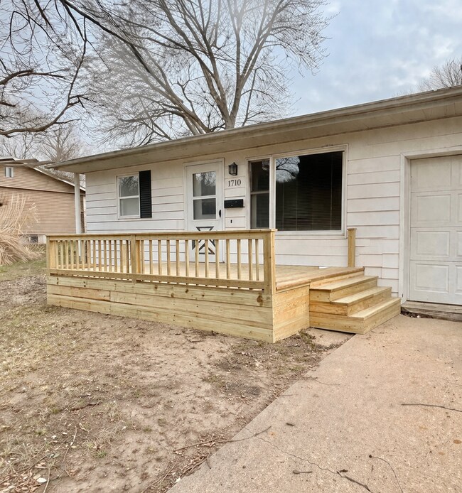 Building Photo - 1710 Carriage Hill Dr