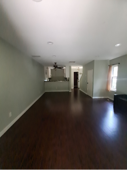 Building Photo - 7131 Farralone Ave