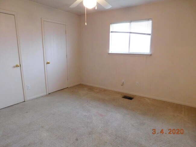 Building Photo - 2811 Cantabrian Dr