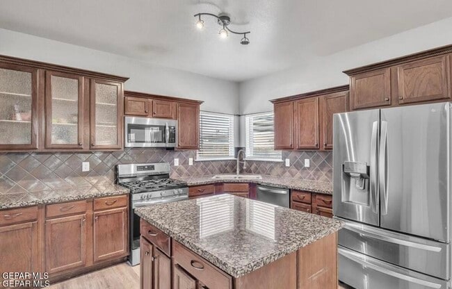 Building Photo - 12879 Hidden Grove Dr