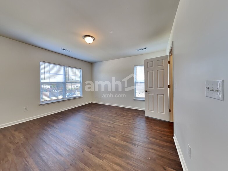 Building Photo - 1806 Hockley Blvd