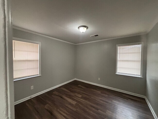 Building Photo - 2370 Hillside Ave