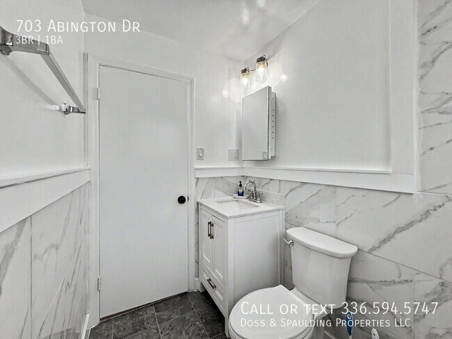 Building Photo - 703 Abington Dr