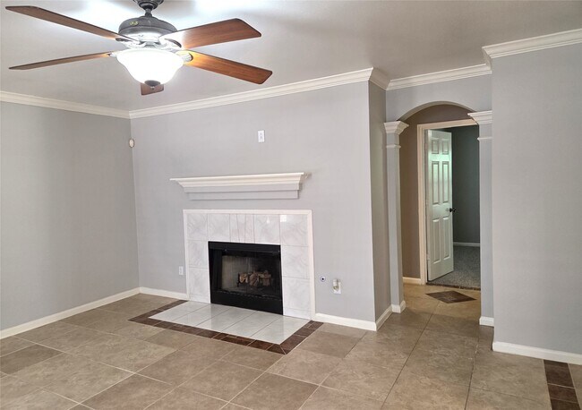 Building Photo - 18011 Featherfield Ln