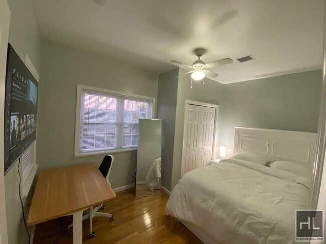 Building Photo - 180 STREET